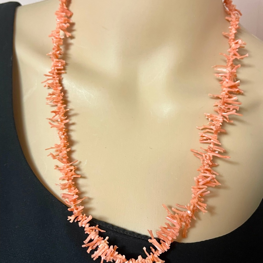 Vtg genuine coral 22” necklace in excellent condit - Picture 2 of 7
